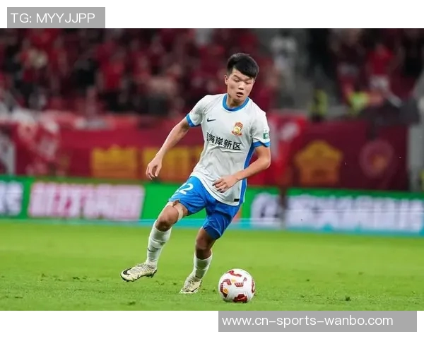 杨希正式加盟上海海港足球俱乐部开启新征程期待为球队贡献力量 杨希正式加盟上海海港足球俱乐部开启新征程期待为球队贡献力量