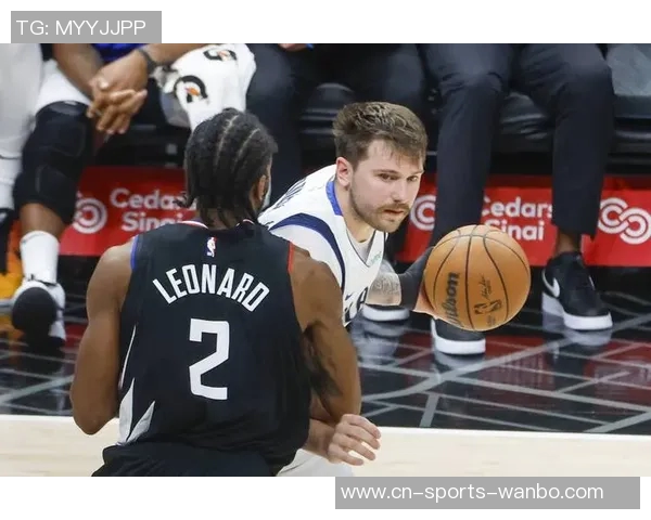 保罗现场观战快船与掘金激烈对决两支顶级球队的精彩较量